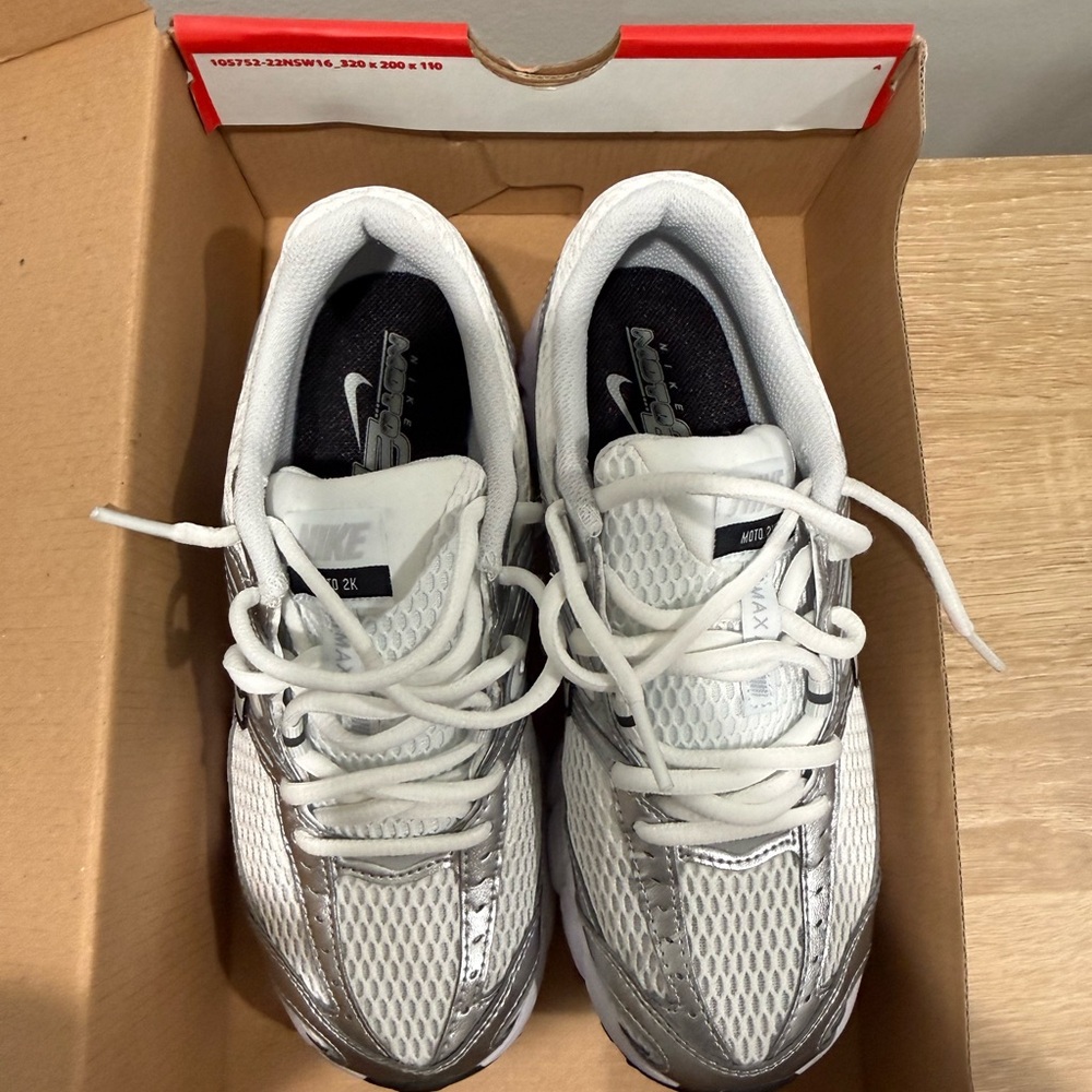 Nike Women's White and Silver Mesh Sneakers with Black Swoosh - Picture 4 of 9